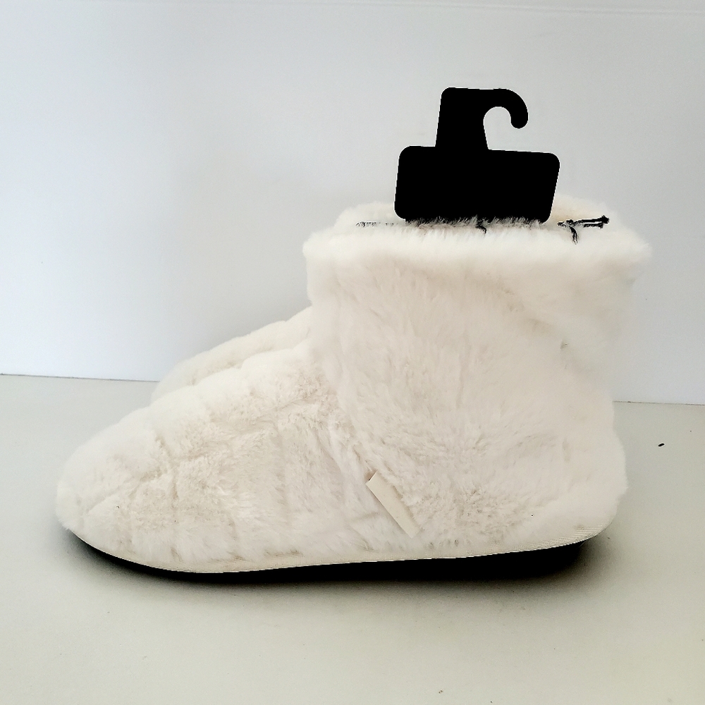 Muk Luks Womens Ivory White Chevron Super Soft Faux Fur Bootie Size 7 - Picture 4 of 7
